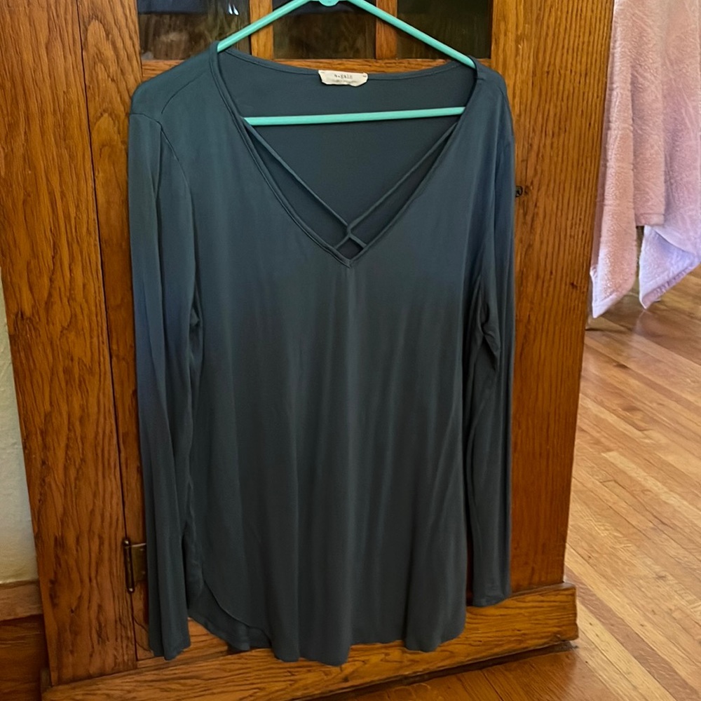 Long sleeve too with cross cross front